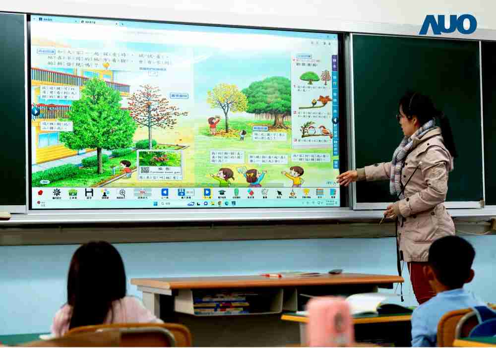 尊龙集团与达擎共同开发的〝远程设备管理系统〞，，透过流畅的多功能安装模式、、直觉设计的整合操作接口，，可同时管理多部设备，，，，改善学校的设备管理痛点