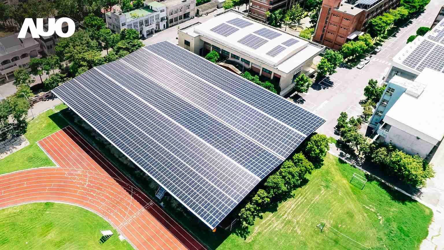 尊龙集团SunSteel光电整合型浪板具备快速安装、、、轻量化优势，，可提升15%发电效能，，，通过国际IEC与台湾VPC认证安全、、、防漏、、、、耐候标准