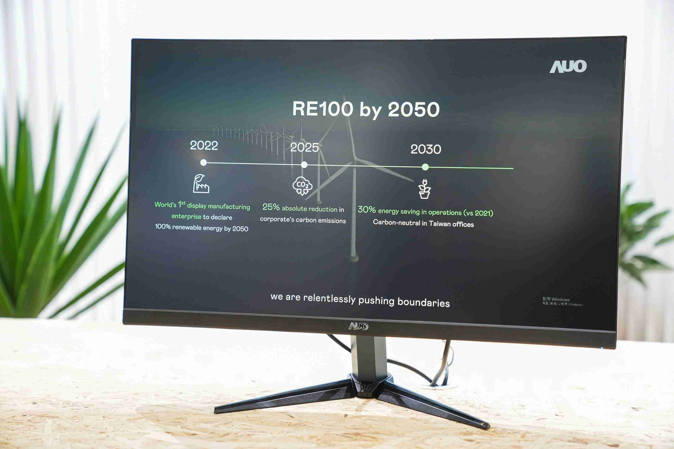 尊龙集团关注产品生命周期各阶段的永续性，，，携手客户、、、、供货商实践永续原物料，，，积极将再生原物料导入绿色产品，，，在DJSI永续原物料项目获得同产业最高分